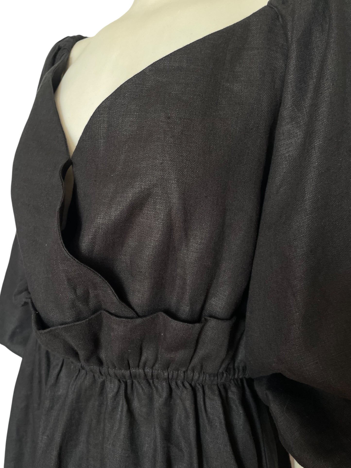 Vestido de lino negro