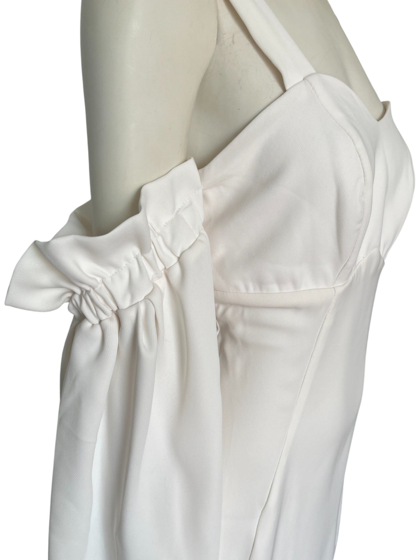 midi dres con detalle en mangas