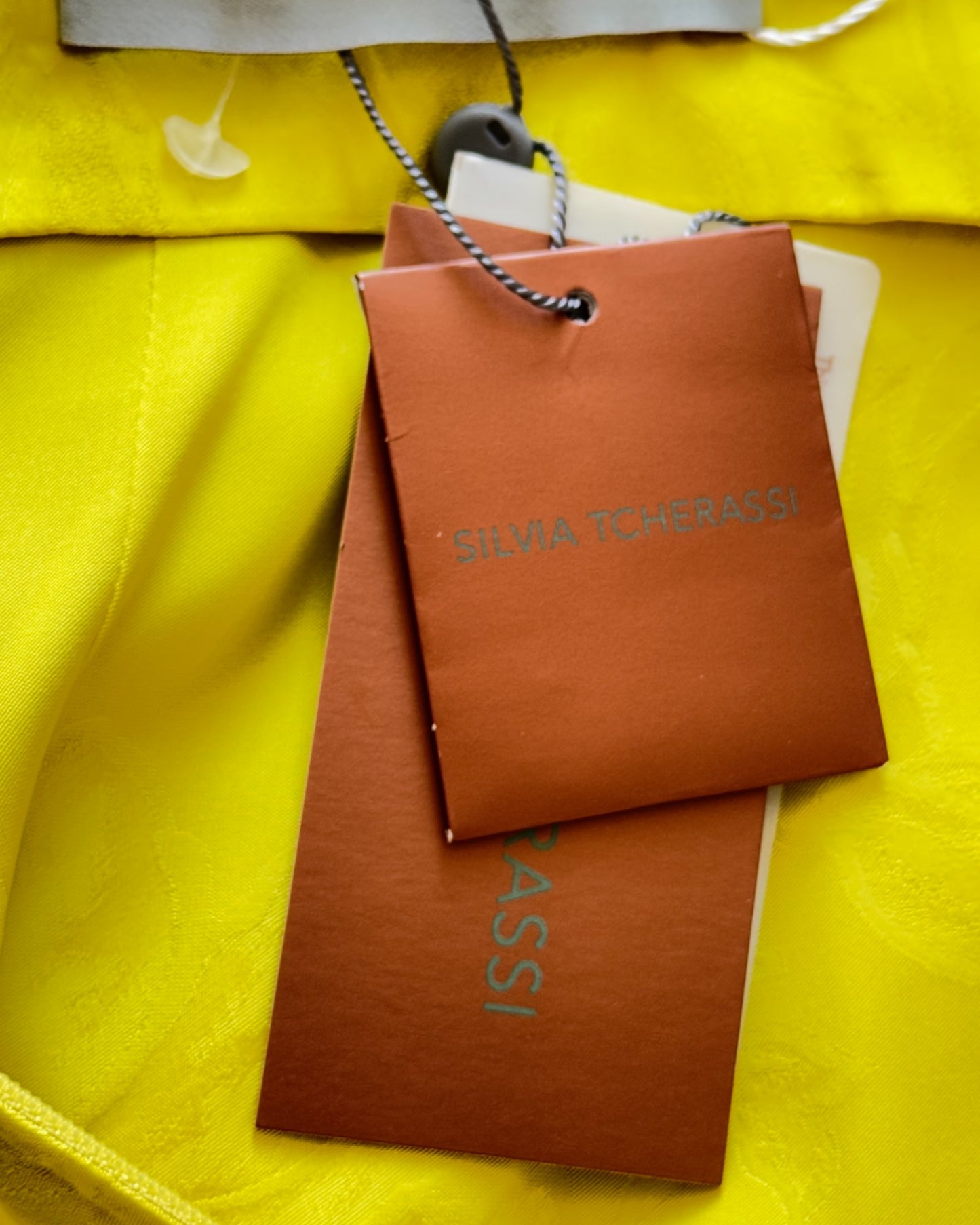 Short Amarillo Satinado