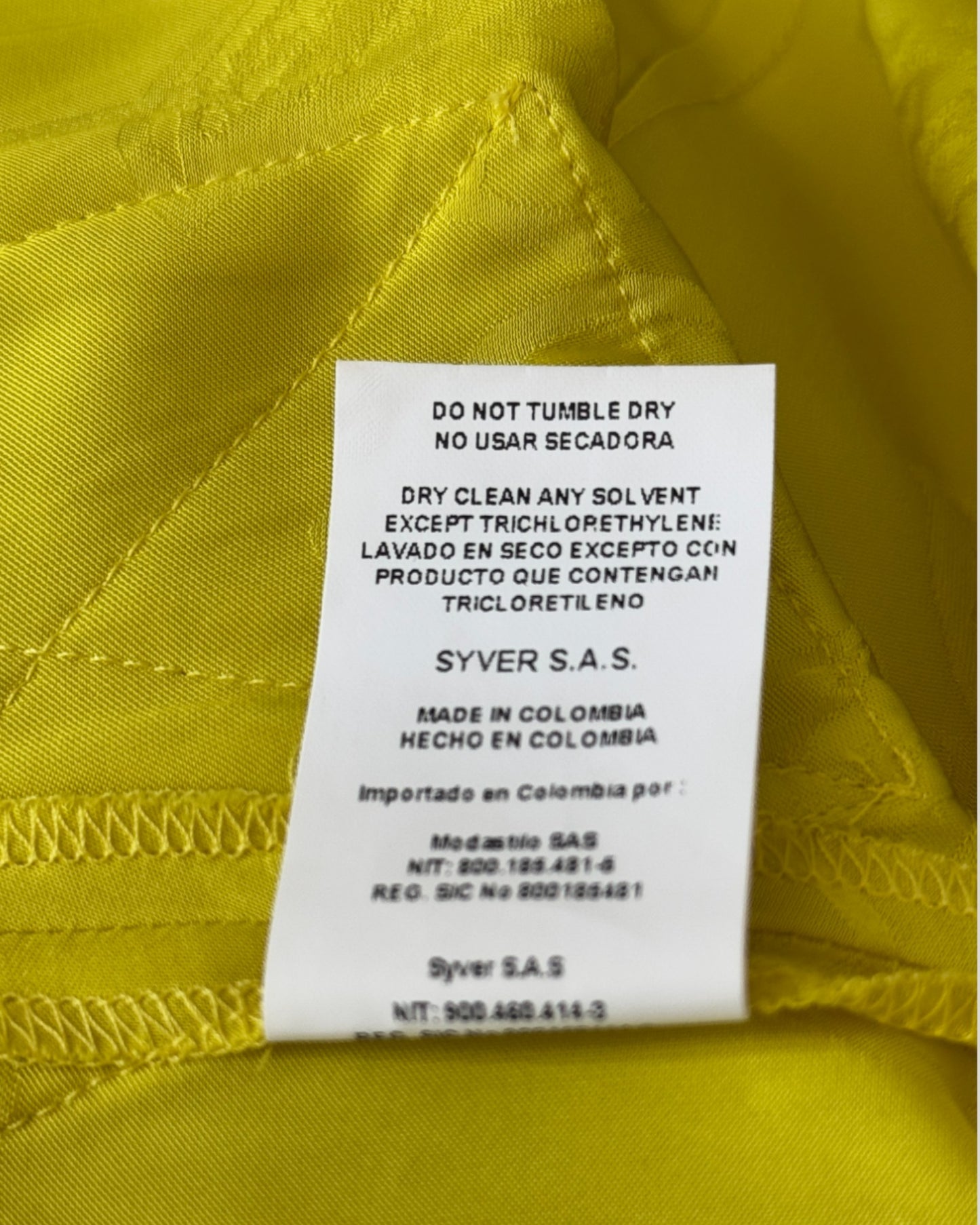 Short Amarillo Satinado