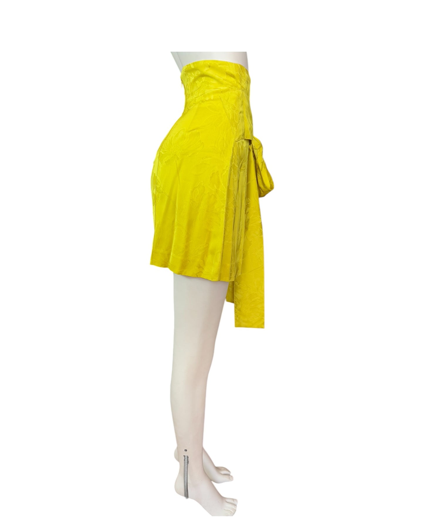 Short Amarillo Satinado