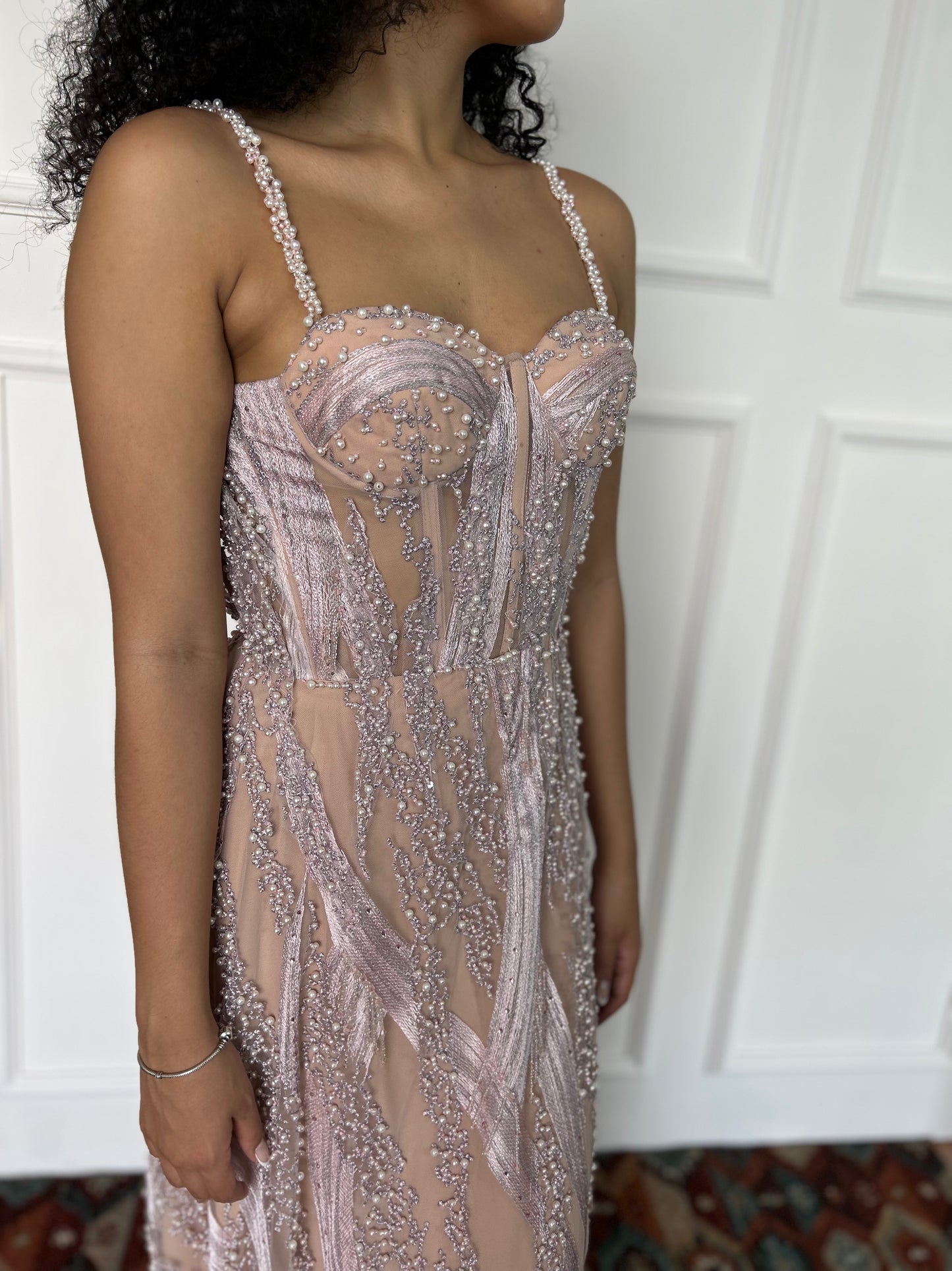 Vestido palo rosa recamado