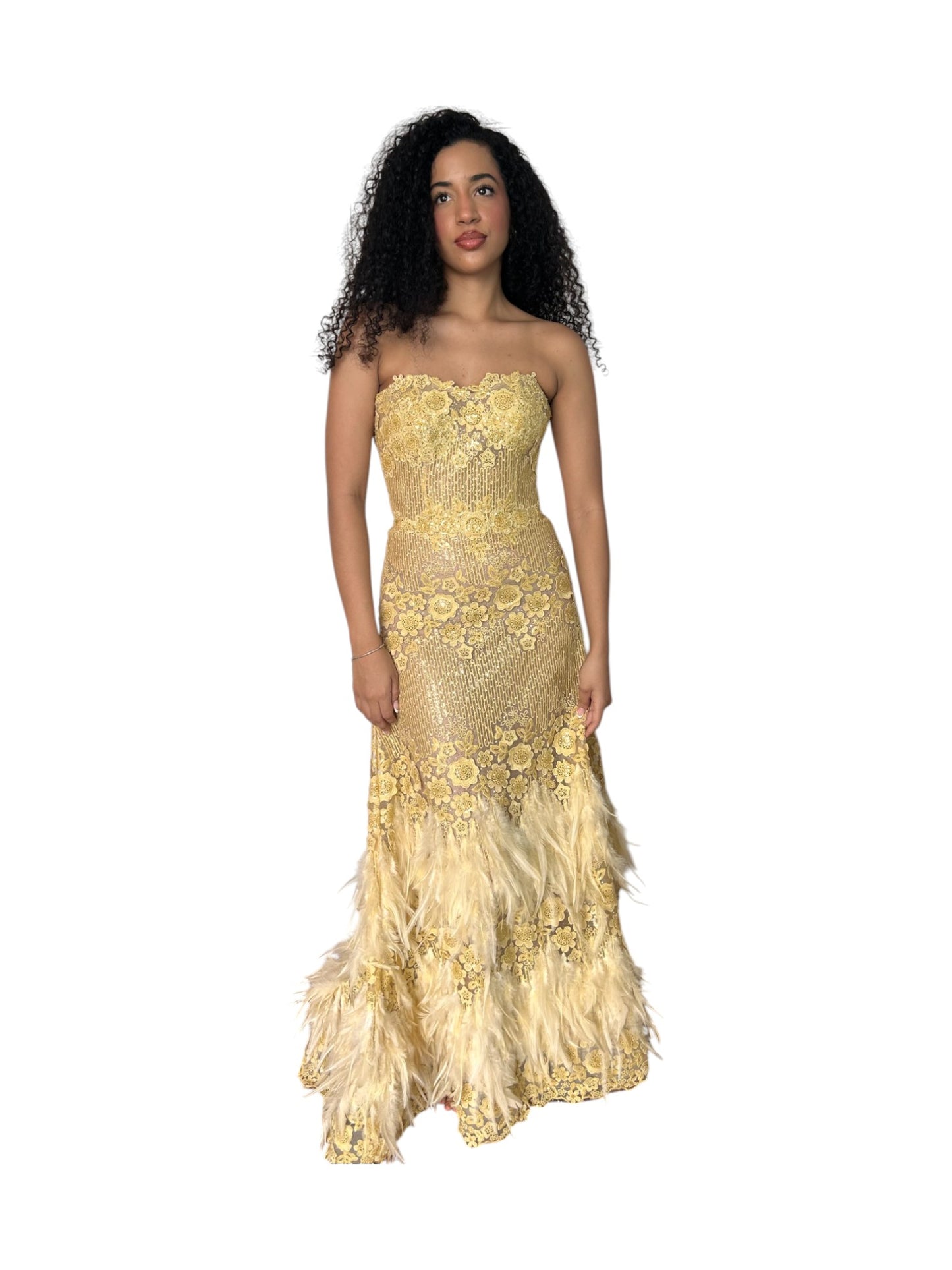 vestido de fiesta amarillo/dorado con pluma
