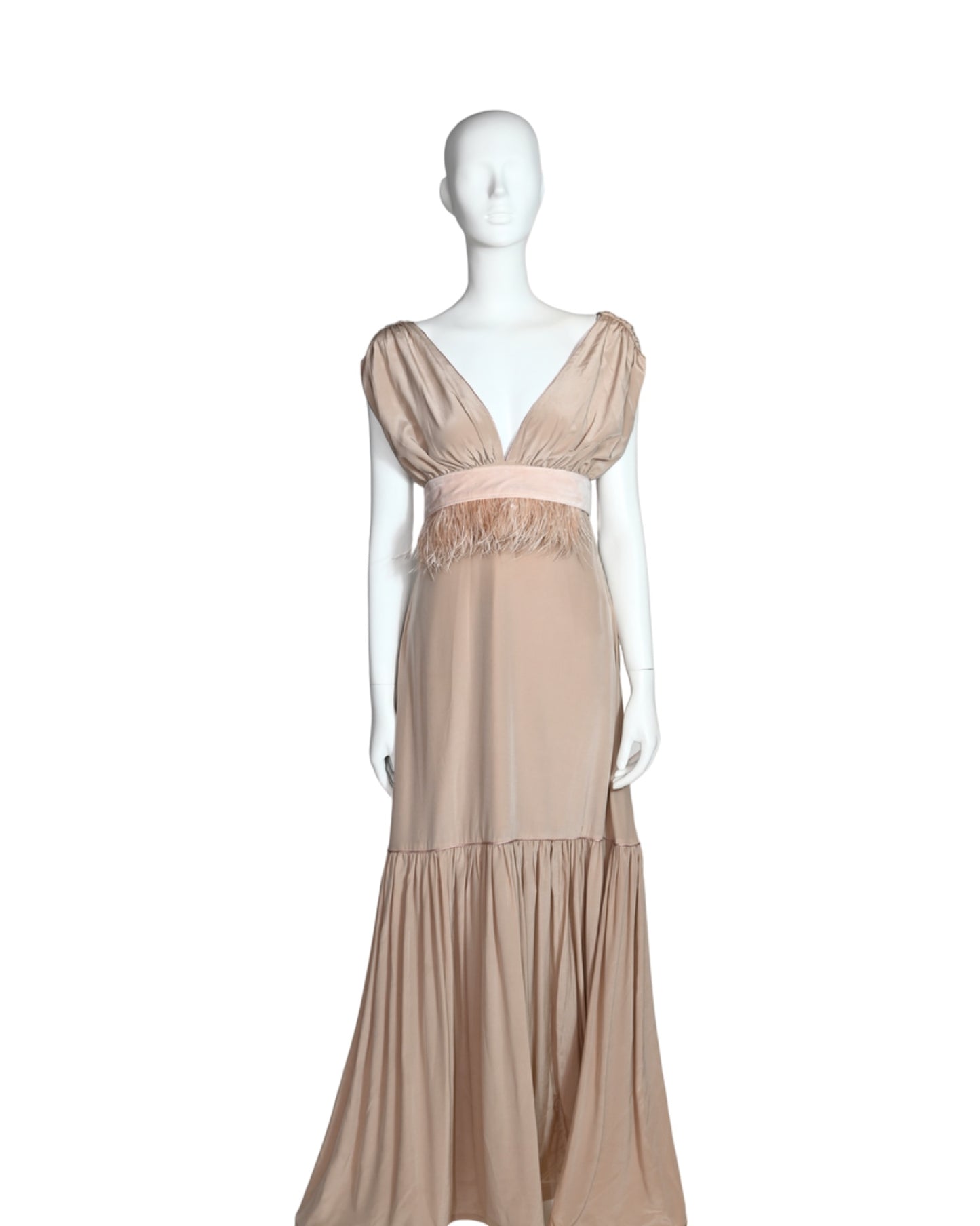 Vestido palo rosa con cinturon plumas