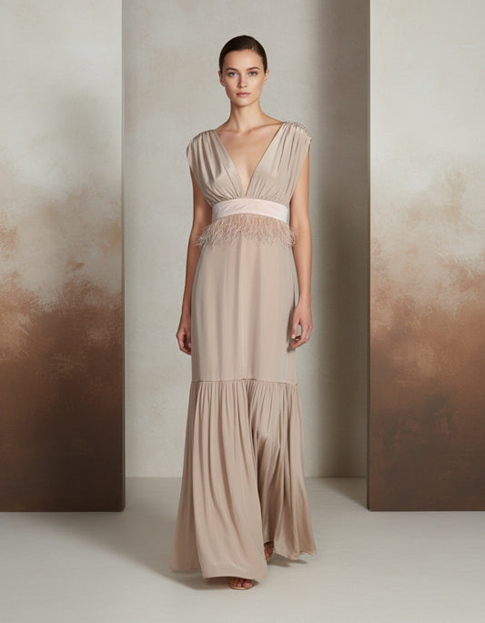 Vestido palo rosa con cinturon plumas
