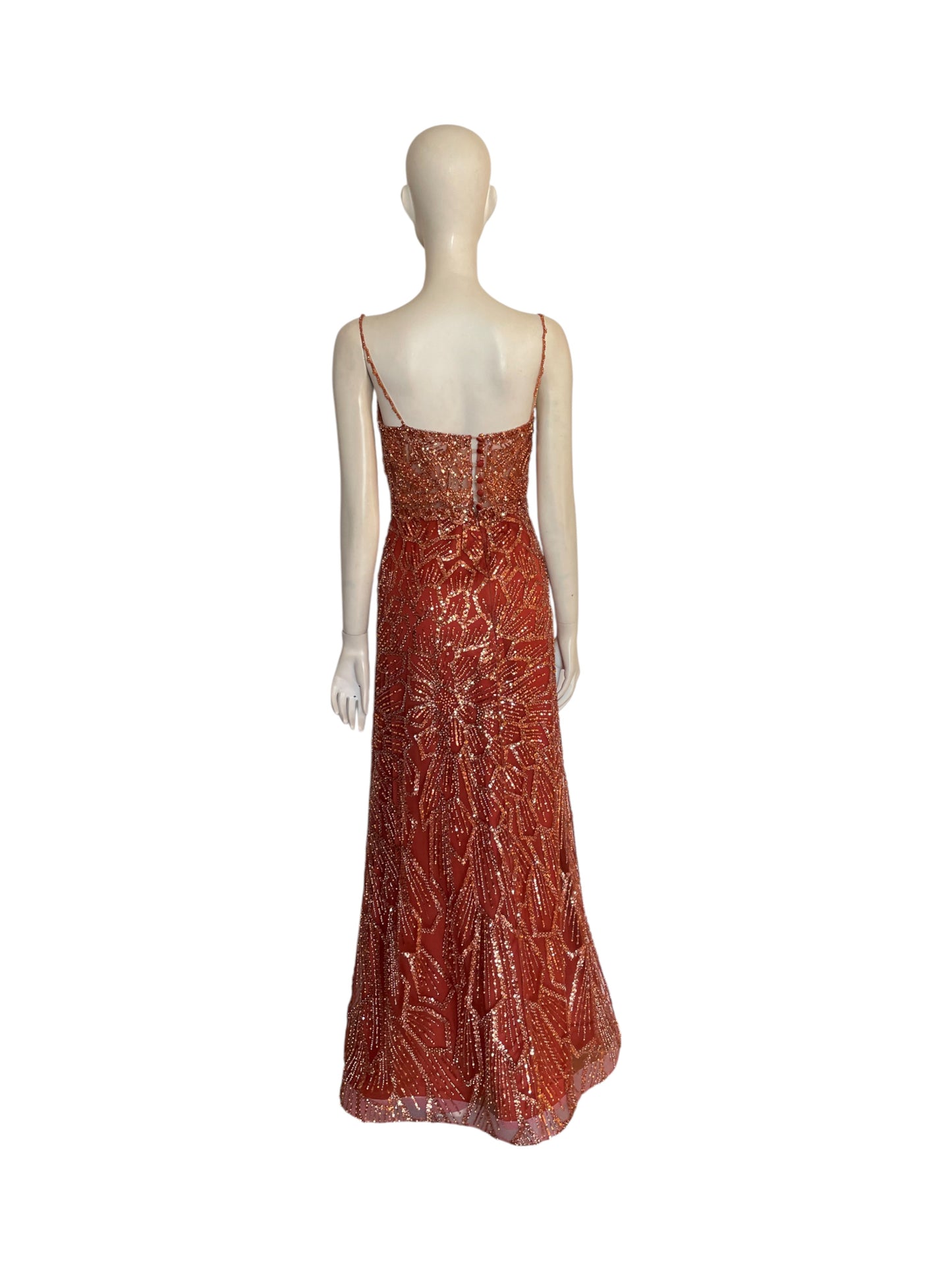 vestido recamado en piedras rojo