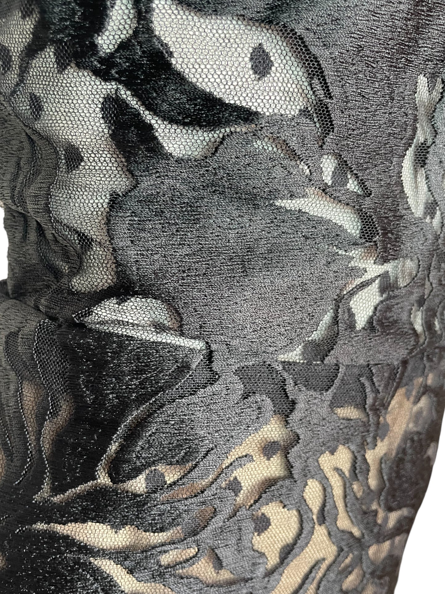 vestido negro en encaje