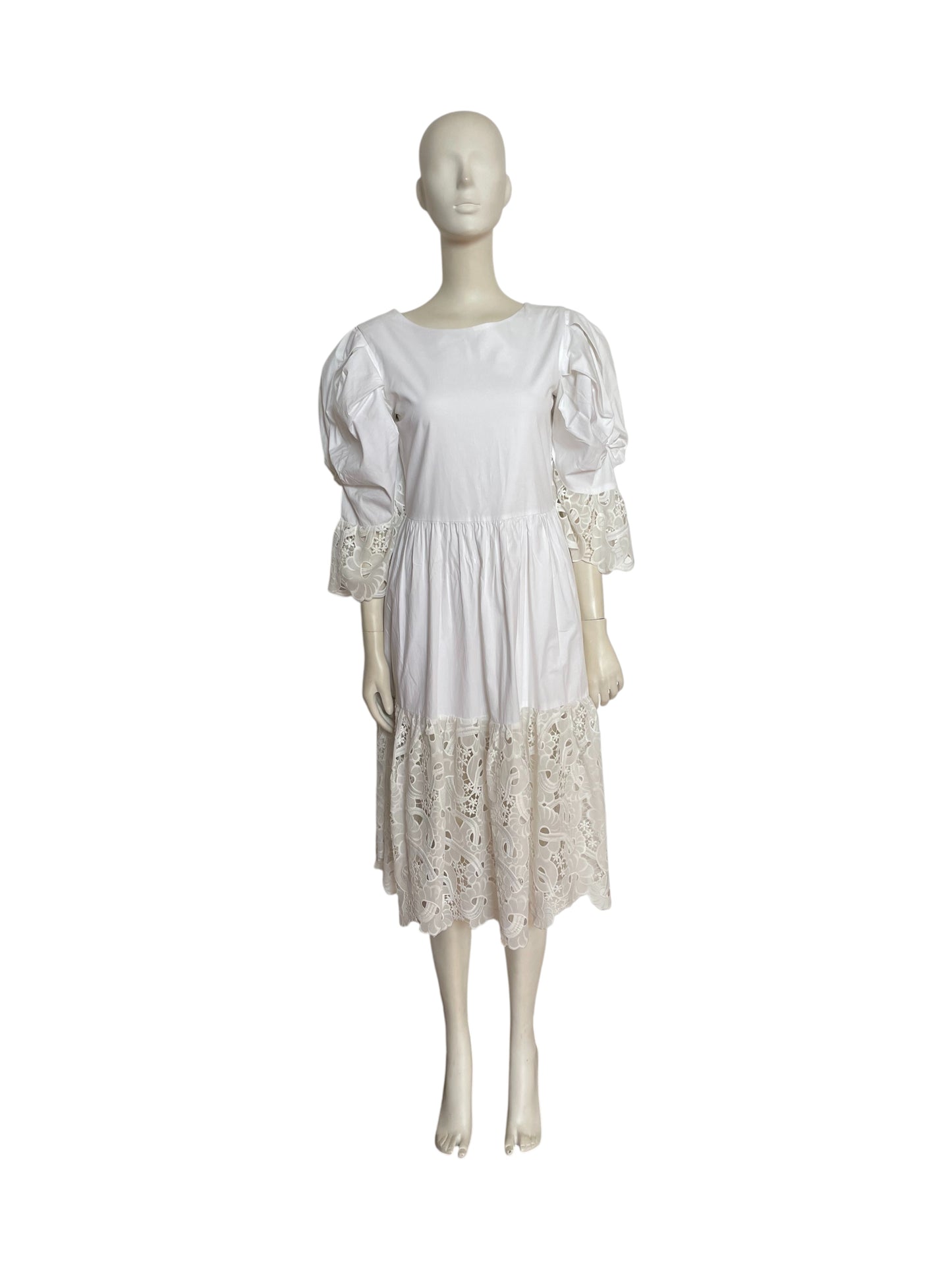 Vestido midi con ruedo bordado