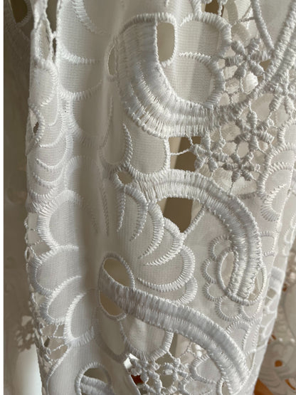 Vestido midi con ruedo bordado