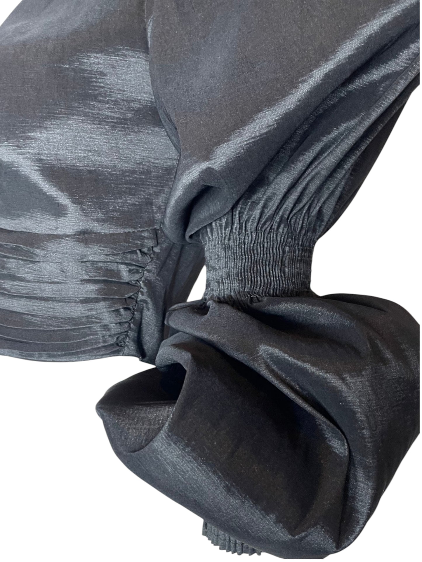 blusa negra con mangas