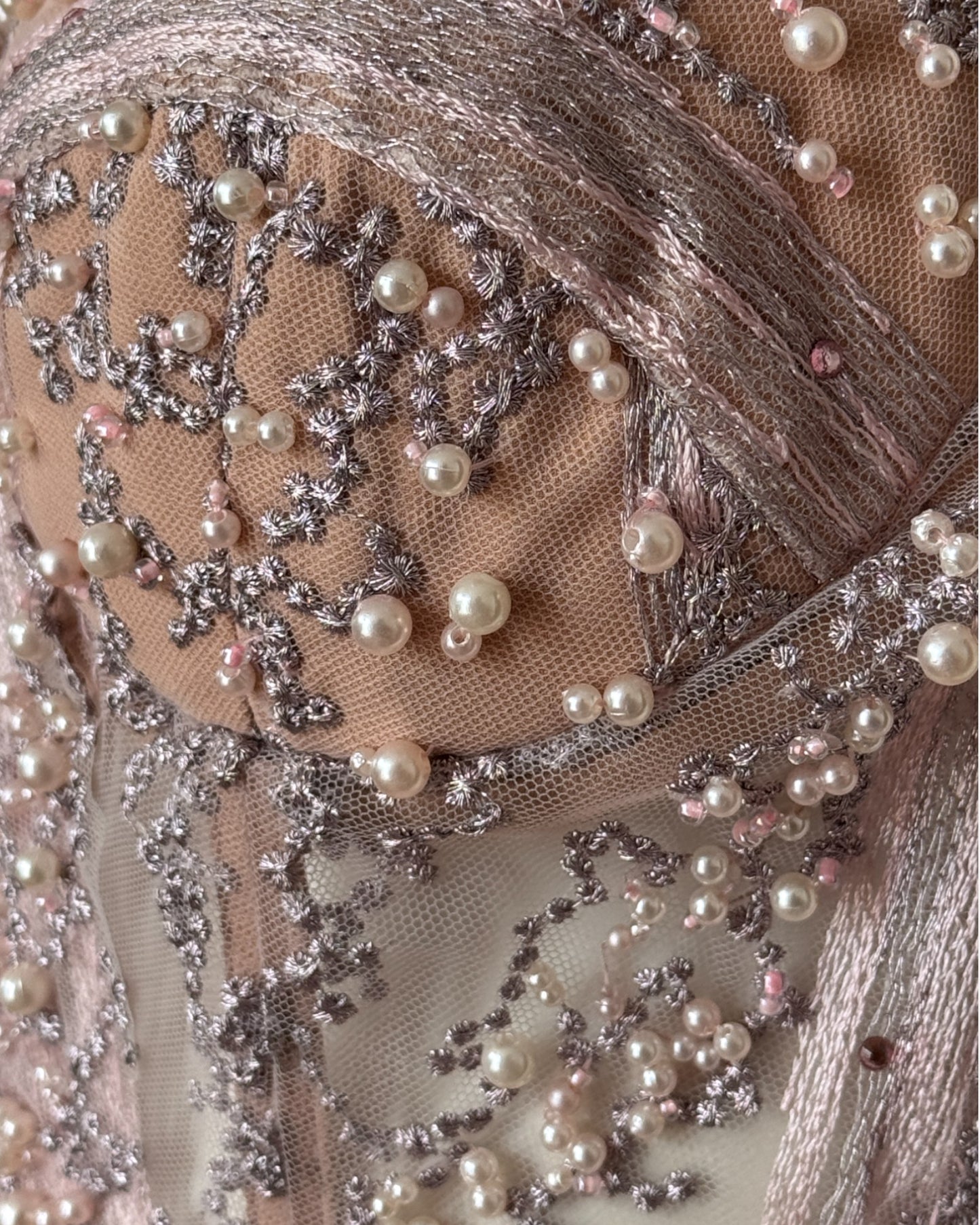 Vestido palo rosa recamado