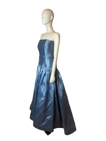 Vestido azul satinado de fiesta