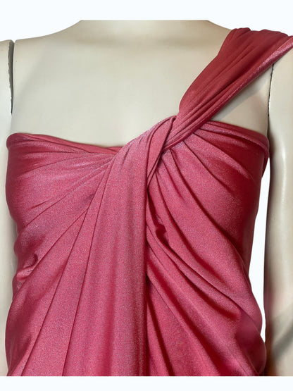 Vestido medio hombro rosado