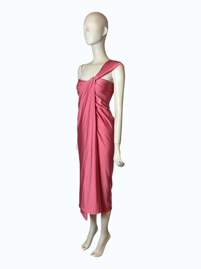 Vestido medio hombro rosado