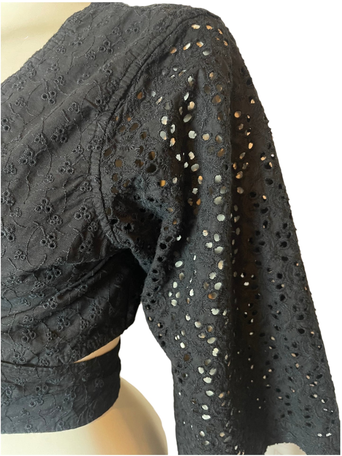 Top ojalillo negro