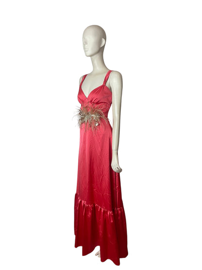 Maxi dress detalles con plumas