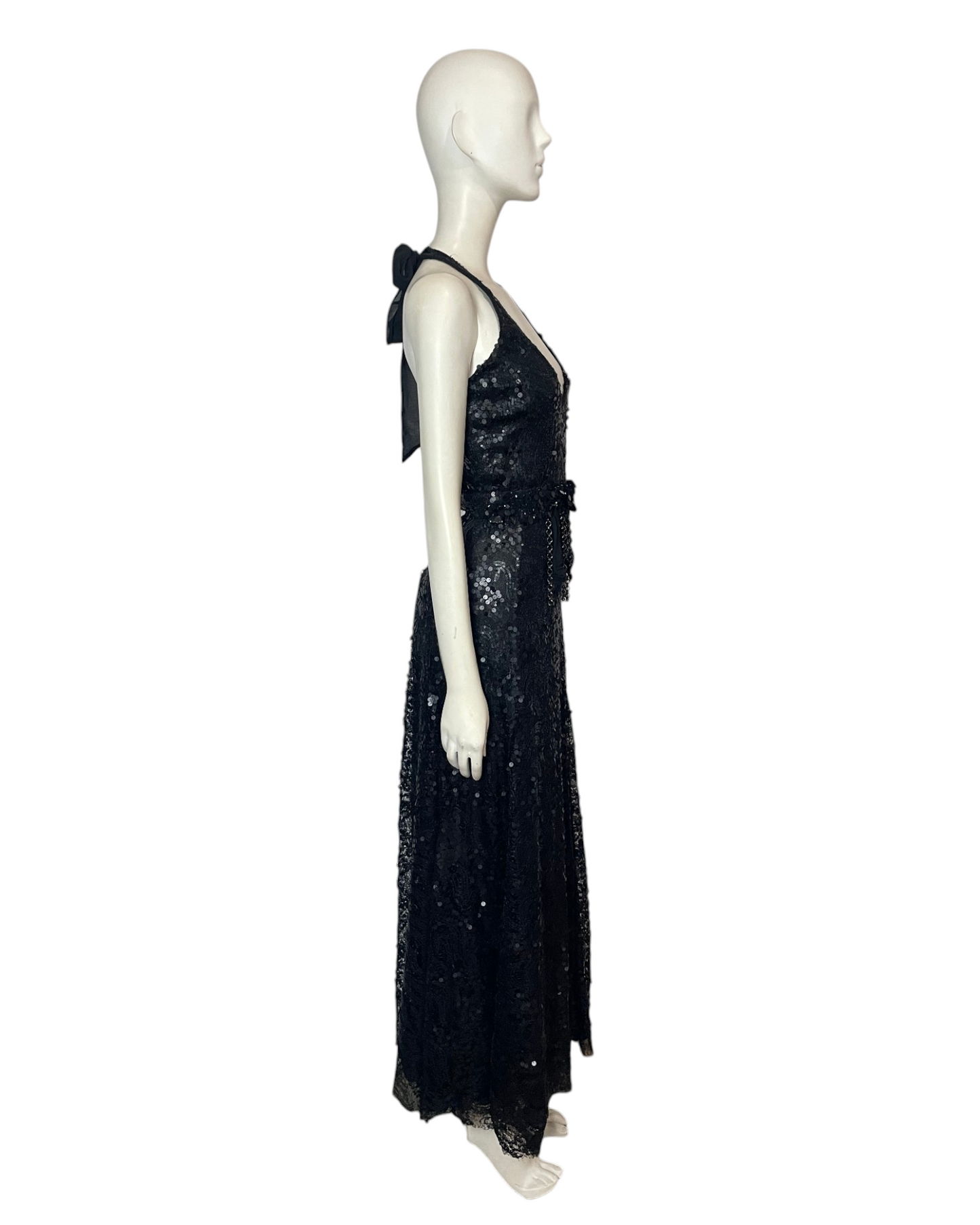 Vestido recamado negro