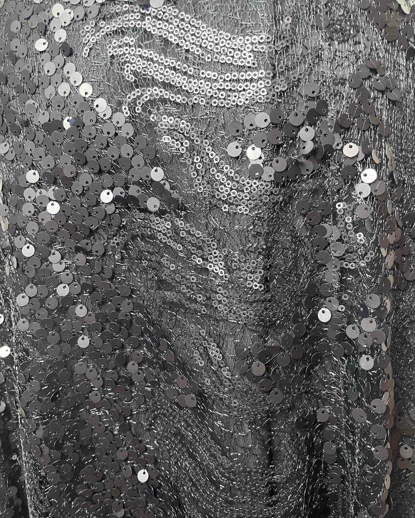Vestido recamado negro