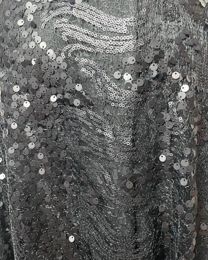 Vestido recamado negro