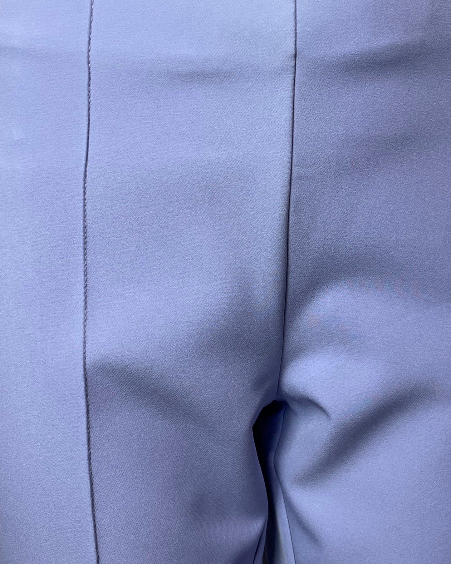 Pantalón lila bota amplia