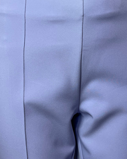 Pantalón lila bota amplia
