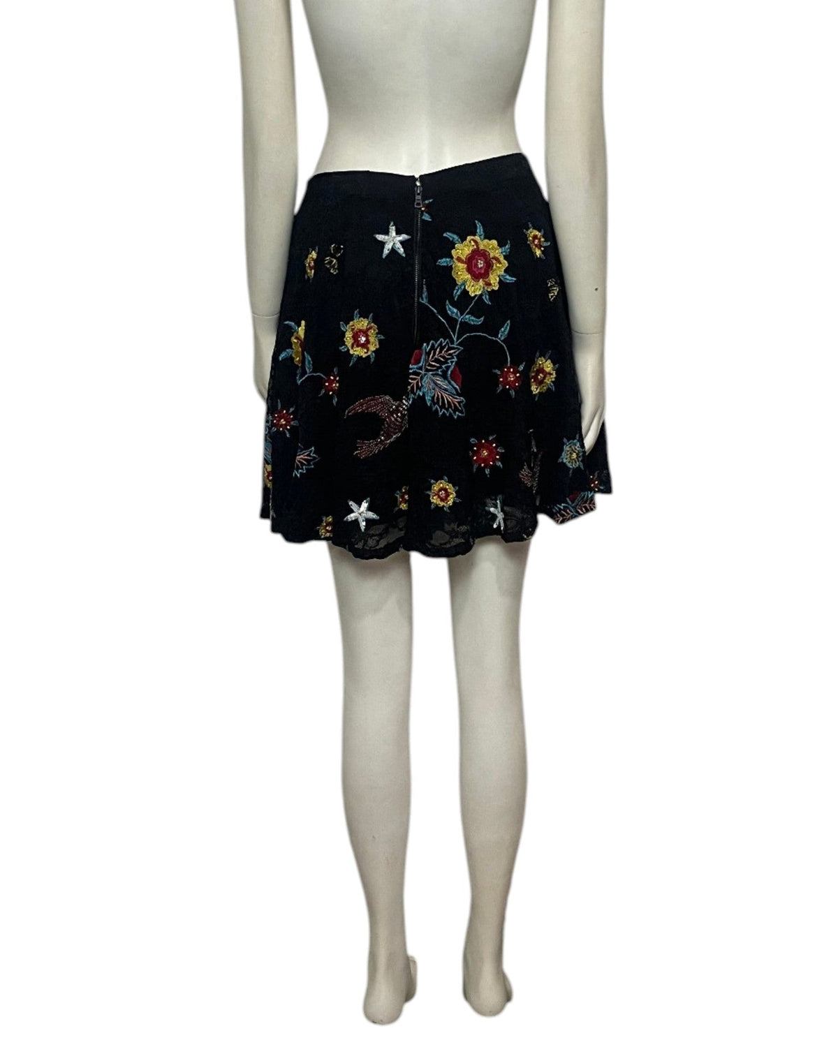 Falda mini encaje y apliques