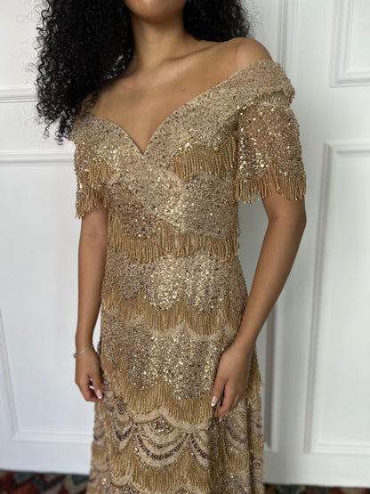 vestido piedras dorado