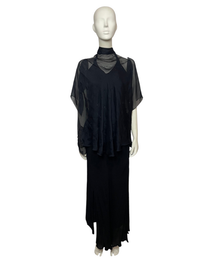 Vestido negro sobre puesto