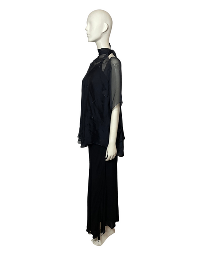 Vestido negro sobre puesto