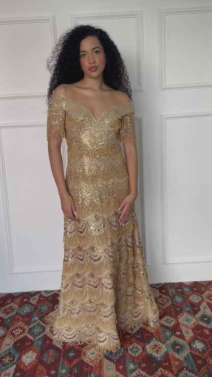 vestido piedras dorado
